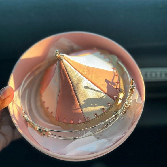 🎠DISNEY KING ARTHUR CARROUSEL CROWN - Picture 8 of 8